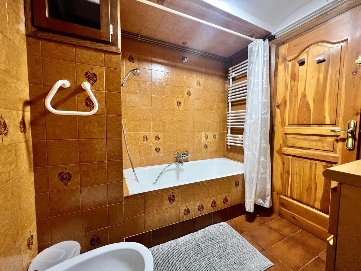 カンプロドンAtic Casa Pomarアパートメント エクステリア 写真